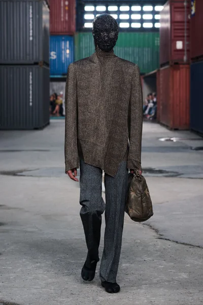Look 12
